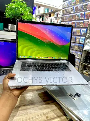 Laptop Apple MacBook Pro 2018 32GB Intel Core i7 SSD 32GB