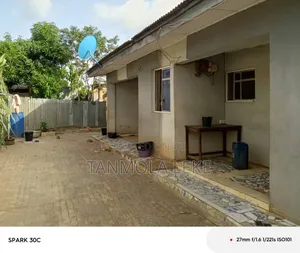 4bdrm Bungalow in Ajegunle Estate, Ipokia for sale