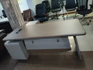 Exclusive Design of Office Table With Extention
