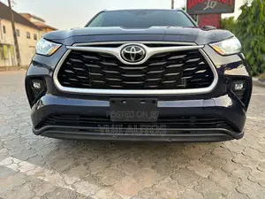 Toyota Highlander 2023 Blue