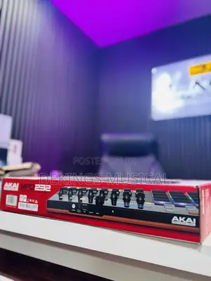 Akai Professional Mpd232 Midi Drum Pad Controller With Faders.