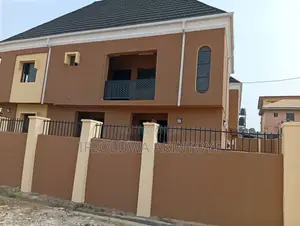 3bdrm Block of Flats in Iyana Bodija for rent