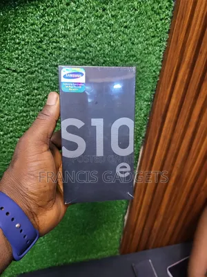 New Samsung Galaxy S10e 128 GB Black