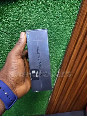 New Samsung Galaxy S10e 128 GB Black