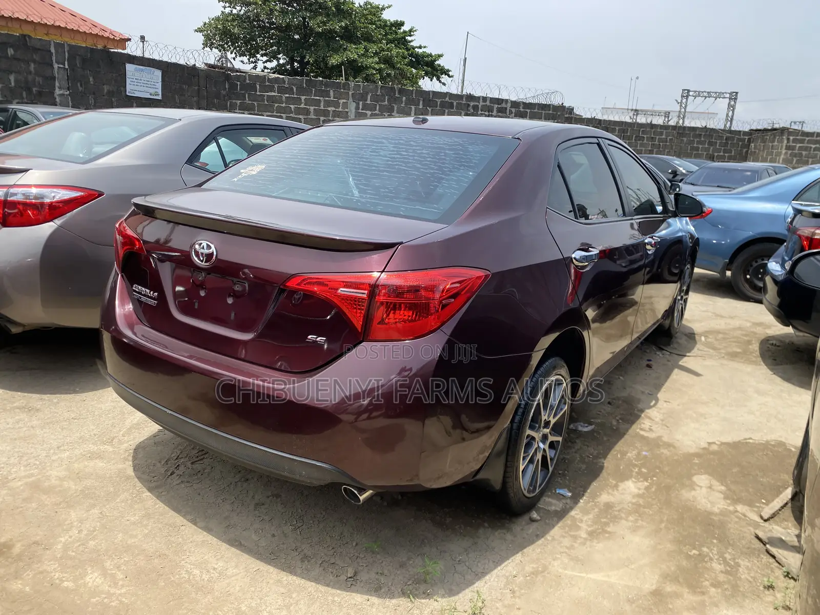 Toyota Corolla SE (1.8L 4cyl 6M) 2018 Maroon