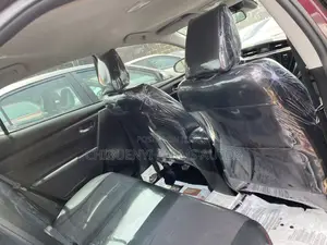 Toyota Corolla SE (1.8L 4cyl 6M) 2018 Maroon