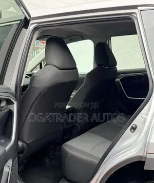 Toyota RAV4 LE AWD 2024 Silver