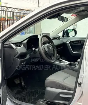 Toyota RAV4 LE AWD 2024 Silver