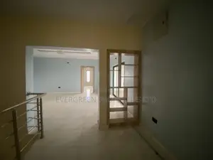 5bdrm Penthouse in Lere Adigun, Basorun for rent