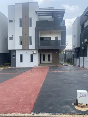 5bdrm Penthouse in Lere Adigun, Basorun for rent