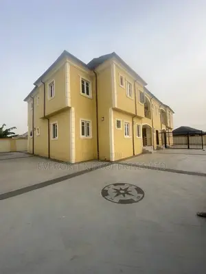 3bdrm Block of Flats in Iwo Road for rent
