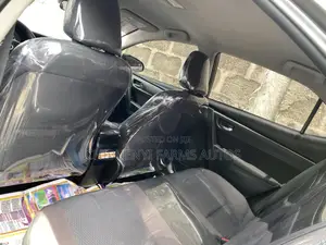 Toyota Corolla LE (1.8L 4cyl 2A) 2018 Brown