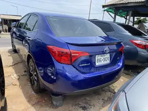 Toyota Corolla SE 4dr Sedan (1.8L 4cyl CVT) 2017 Blue