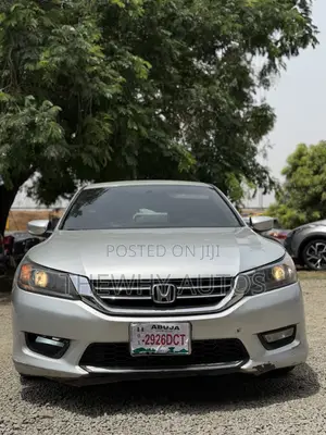 Honda Accord LX 4dr Sedan FWD (2.4L 4cyl 2A) 2013 Silver