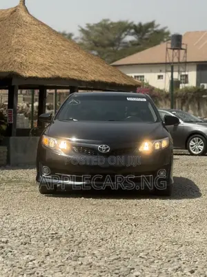 Toyota Camry SE V6 4dr Sedan (3.5L 6cyl 6A) 2013 Black