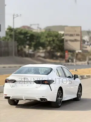 Toyota Camry 2018 White