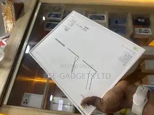 Apple iPad Pro M5 Keyboard !!