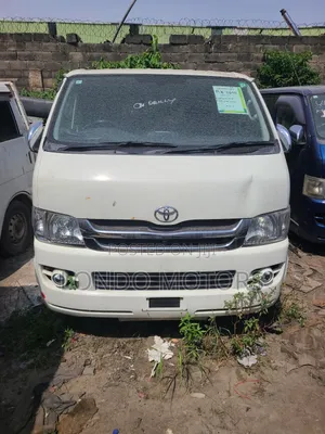 Toyota HiAce 2013 White
