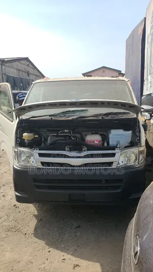Toyota HiAce 2009 White