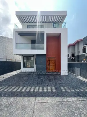 5bdrm Mansion in Lekki for sale