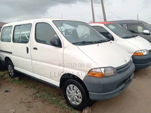 Toyota HiAce 2005 White