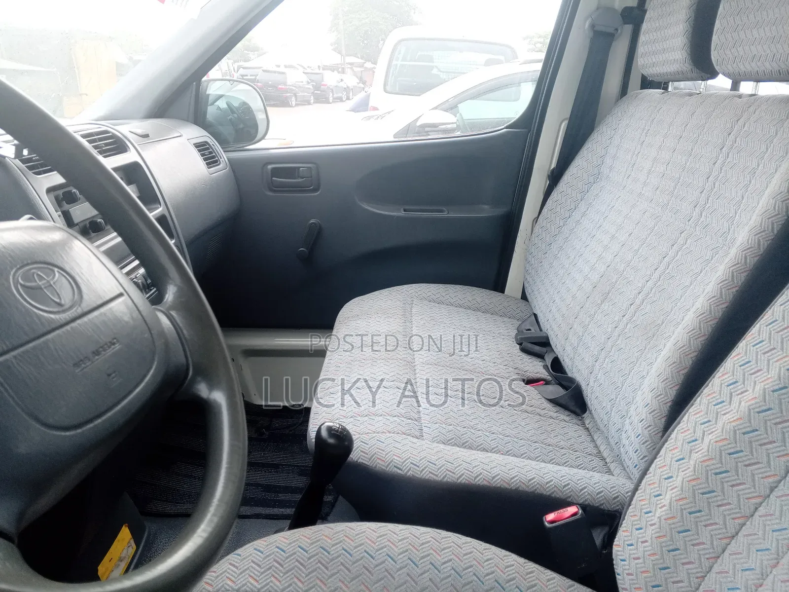 Toyota HiAce 2005 White