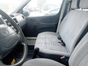 Toyota HiAce 2005 White