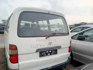 Toyota HiAce 2005 White
