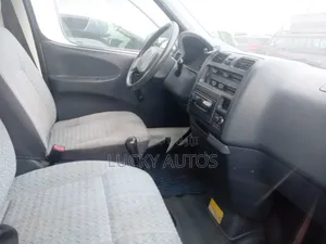 Toyota HiAce 2005 White