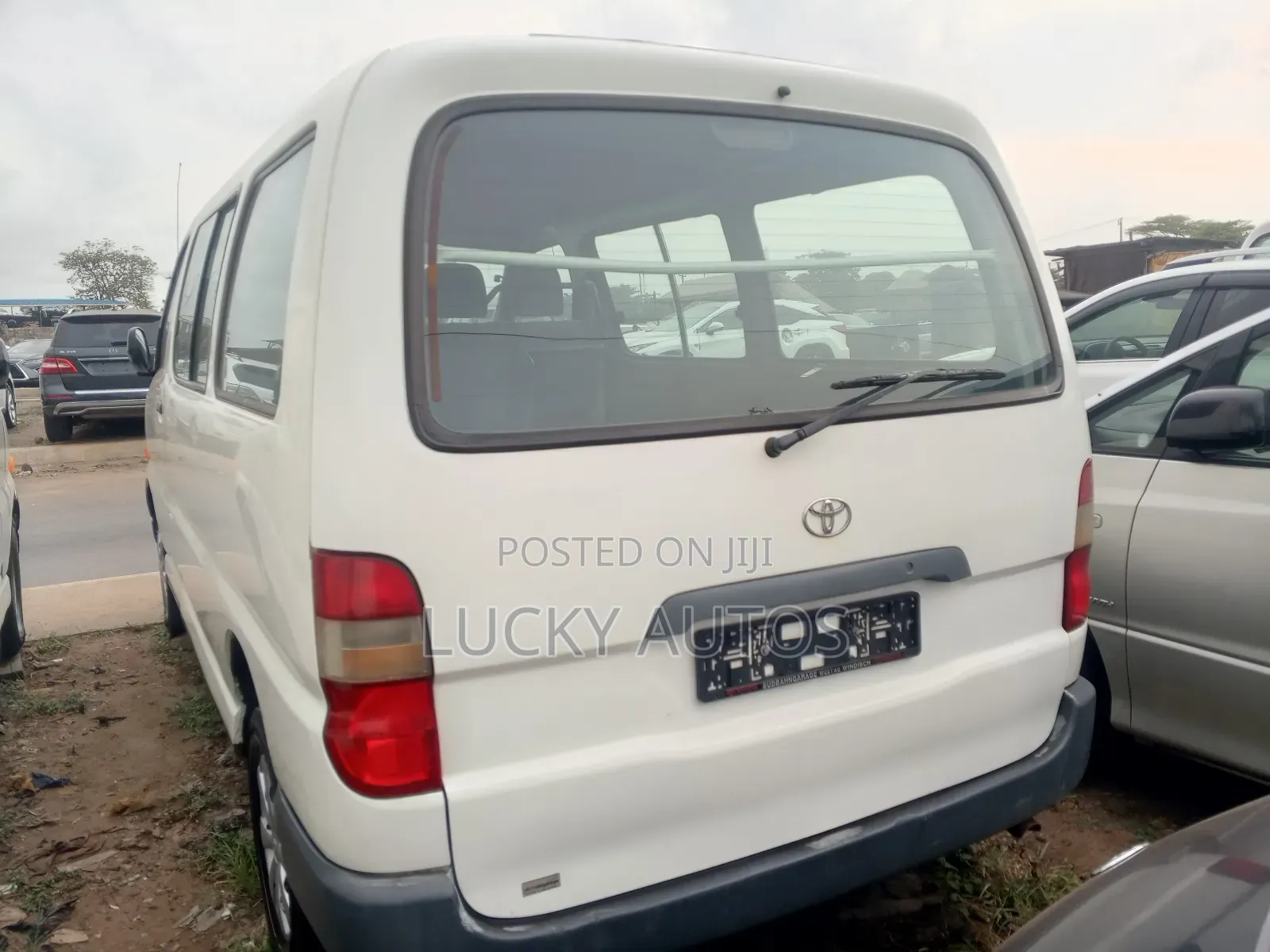 Toyota HiAce 2005 White