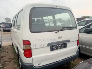 Toyota HiAce 2005 White