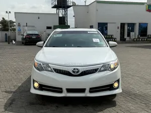 Toyota Camry SE 4dr Sedan (2.5L 4cyl 6A) 2012 White