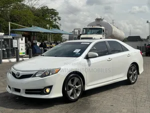 Toyota Camry SE 4dr Sedan (2.5L 4cyl 6A) 2012 White