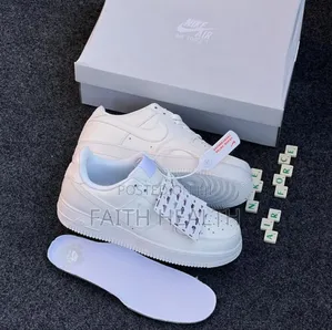 *Nike Air Force 1 “3ple White” Snks.*