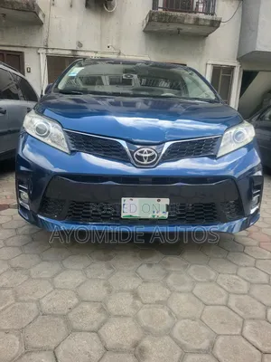 Toyota Sienna Limited (3.5L 6cyl 8A) 2018 Blue