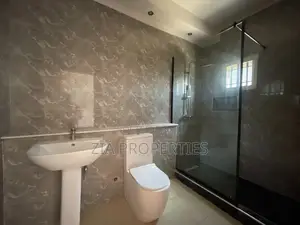 3bdrm Apartment in Lekki Phase 1 for rent