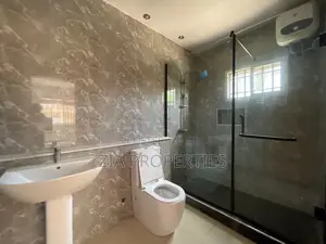 4bdrm Maisonette in Lekki Phase 1 for rent