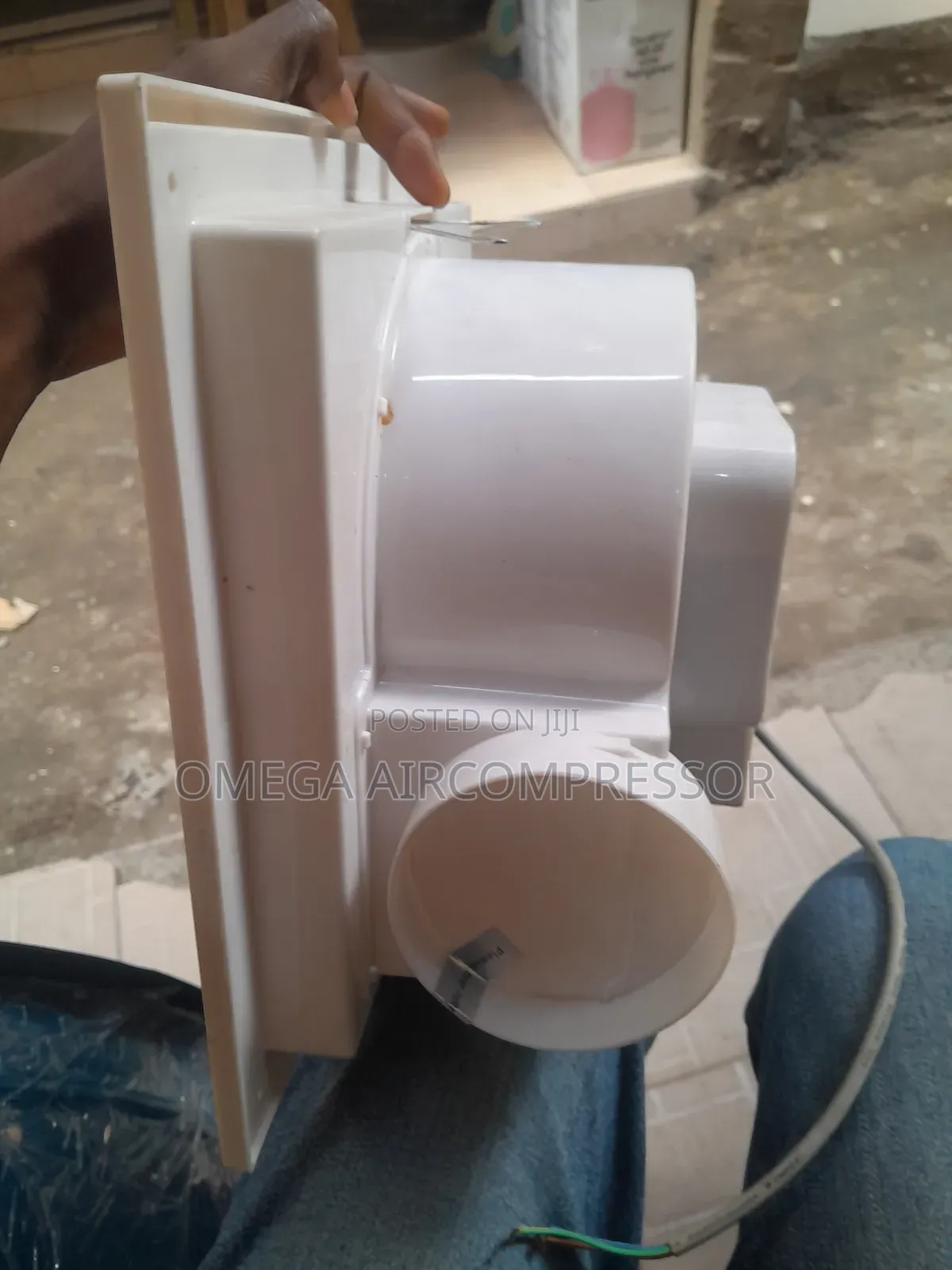 Futina Ceiling-Mounted Ventilation Exhaust Fan