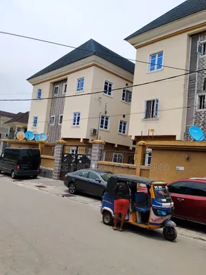 2bdrm Block of Flats in Victory Estate Ago for sale