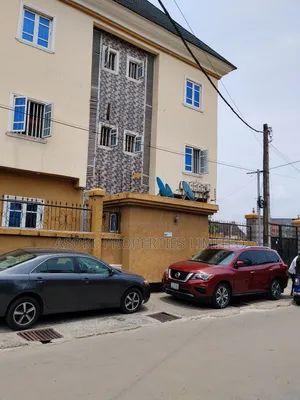 2bdrm Block of Flats in Victory Estate Ago for sale