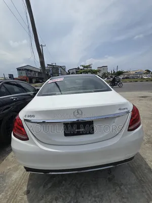 Mercedes-Benz C300 Base AWD 4Matic Sedan (2.0L 4cyl 7A) 2015 White