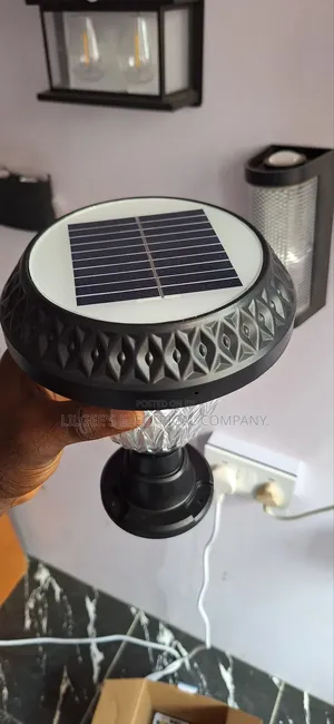 High Quality Solar Powered Pillar/Garden Light