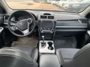 Toyota Camry SE 4dr Sedan (2.5L 4cyl 6A) 2012 Gray
