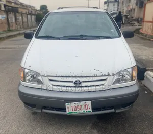 Toyota Sienna LE 2002 White