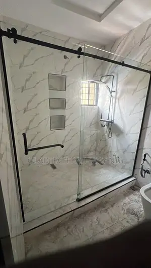 Glass Toilet Cubicle (Black Accessories)