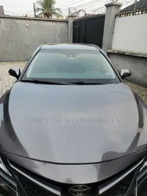Toyota Camry SE FWD (2.5L 4cyl 8AM) 2018 Gray