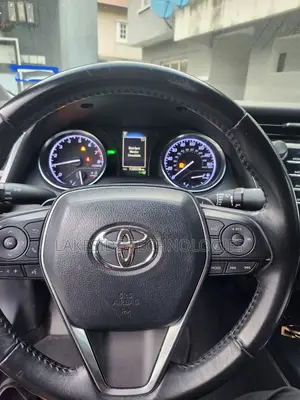 Toyota Camry SE FWD (2.5L 4cyl 8AM) 2018 Gray