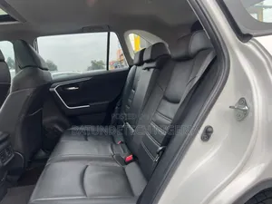 Toyota RAV4 XLE AWD 2023 White