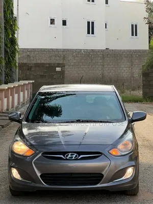 Hyundai Accent SE 2012 Gold