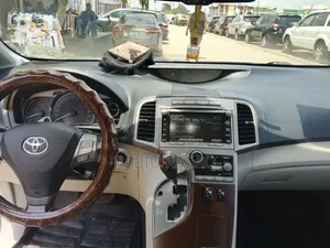 Toyota Venza 2010 Silver